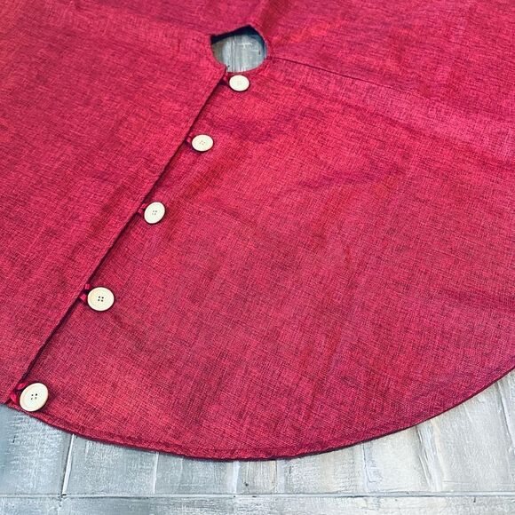 Red Textured Fabric Farmhouse Christmas Tree Skirt - Picture 1 of 3
